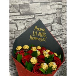 Bouquet de 12 rosas y 12 chocolates