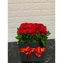 Caja con 24 rosas rojas